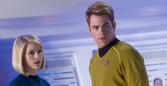 Star Trek: Do temnoty - Z filmu - Alice Eve, Chris Pine