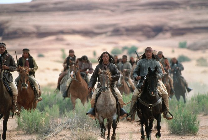 Geronimo: Americká legenda - Z filmu - Wes Studi