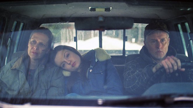 Ptáče - Z filmu - Amy Morton, Emily Meade, John Slattery