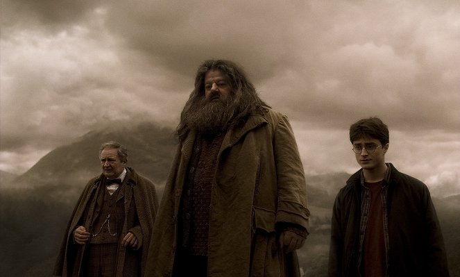 Harry Potter a Polovičný princ - Z filmu - Jim Broadbent, Robbie Coltrane, Daniel Radcliffe