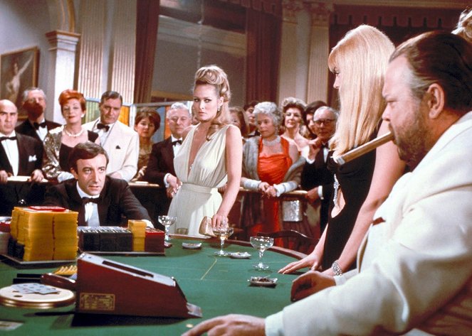 Casino Royale - Z filmu - Peter Sellers, Ursula Andress, Orson Welles