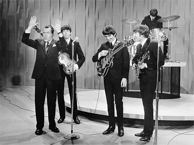 Beatles v USA - Z filmu - Ed Sullivan, Paul McCartney, George Harrison, John Lennon
