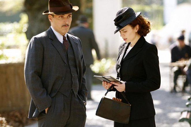 Restless - Photos - Rufus Sewell, Hayley Atwell