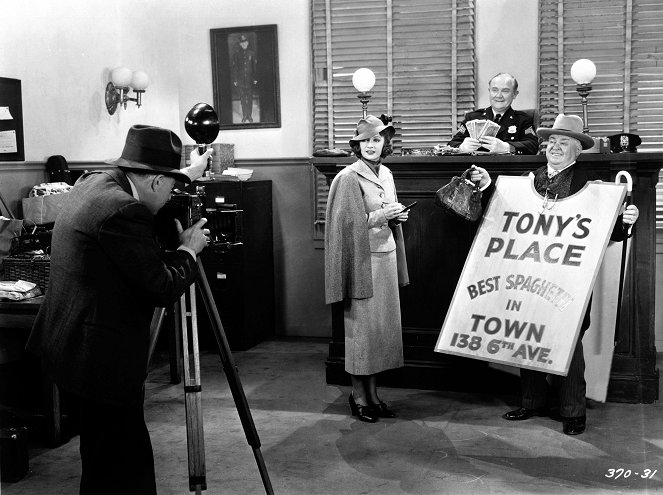 Cheers of the Crowd - Z filmu - Irene Ware