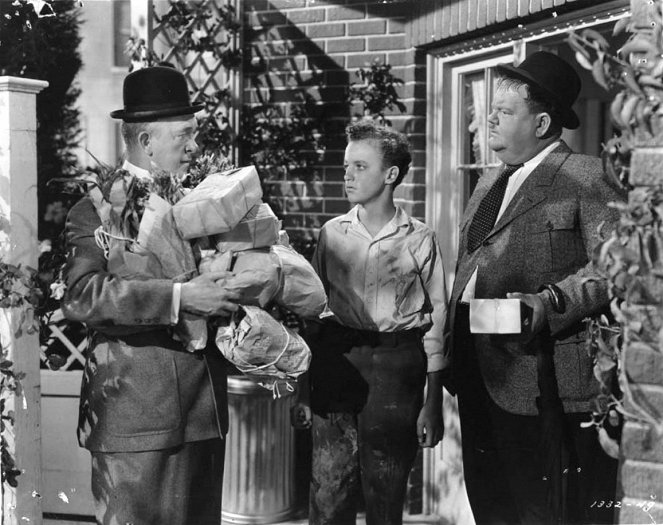 Nothing But Trouble - Z filmu - Stan Laurel, David Leland, Oliver Hardy