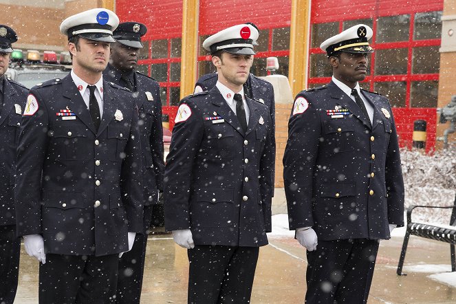 Chicago Fire - Na poslední cestu - Z filmu - Taylor Kinney, Jesse Spencer, Eamonn Walker