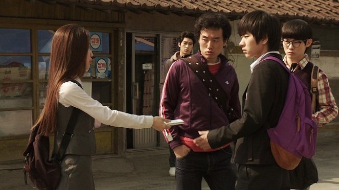 U.F.O. - Z filmu - Yeong-gi Jeong, Joo-seung Lee, Chang-hwan Kim
