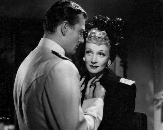 Sedm hříšníků - Z filmu - John Wayne, Marlene Dietrich