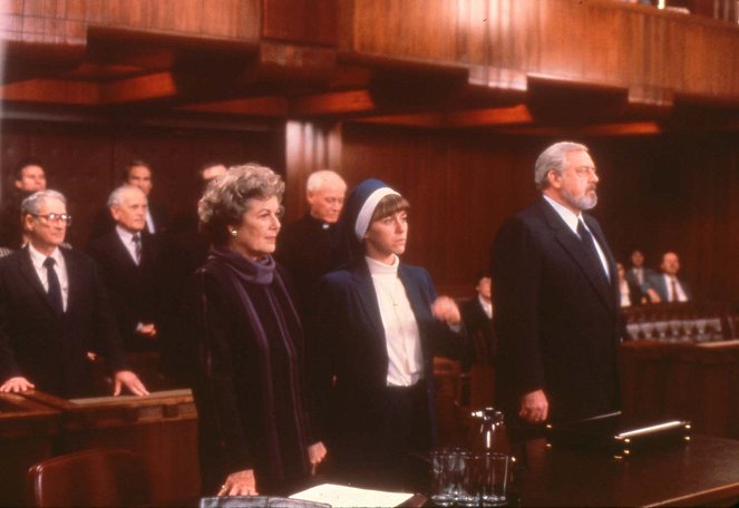 Perry Mason: Případ jeptišky - Z filmu - Barbara Hale, Michele Greene, Raymond Burr