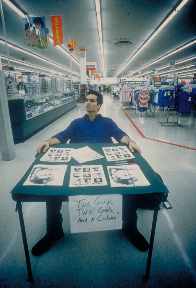 Attention Shoppers - Z filmu - Nestor Carbonell