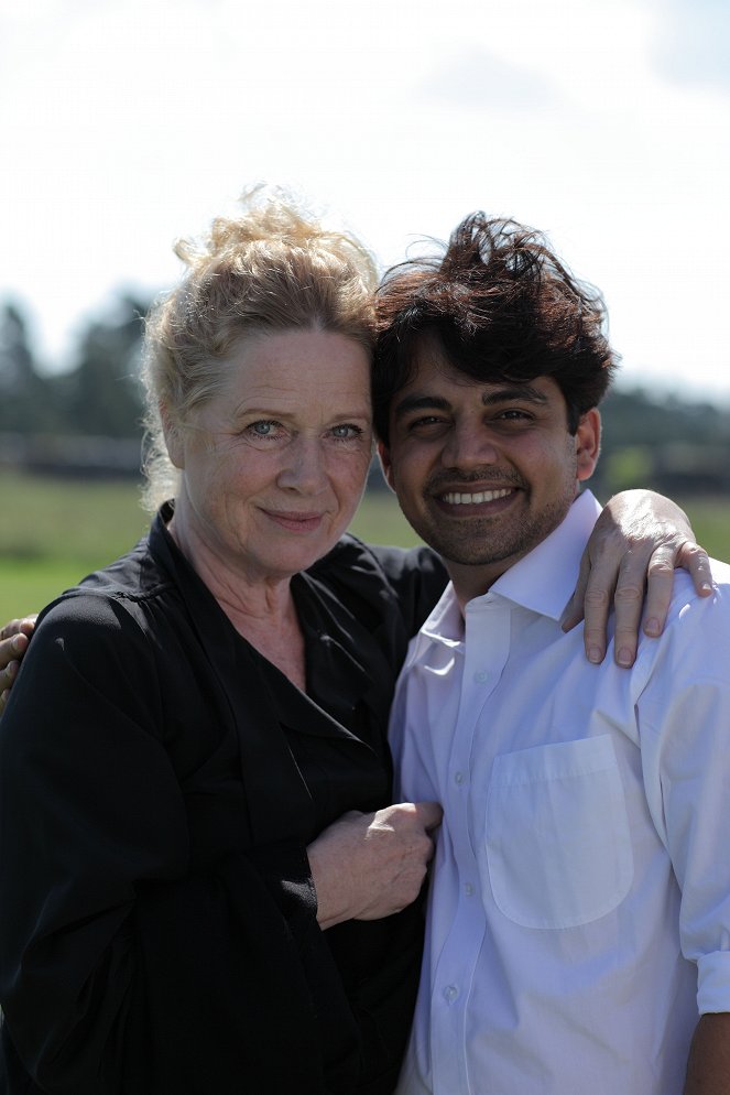 Liv Ullmann, Dheeraj Akolkar