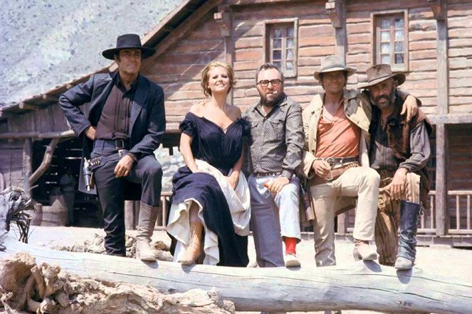 Tenkrát na Západě - Z natáčení - Henry Fonda, Claudia Cardinale, Sergio Leone, Charles Bronson, Jason Robards