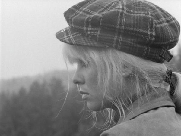 S borovou šiškou pod zády - Z filmu - Kirsti Wallasvaara