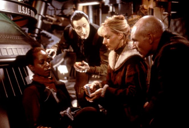 Star Trek VIII: První kontakt - Z filmu - Alfre Woodard, Brent Spiner, Gates McFadden, Patrick Stewart