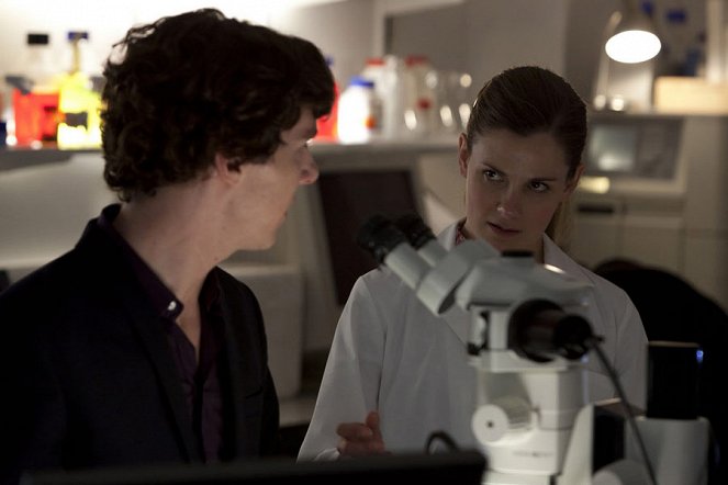 Sherlock - Série 2 - Reichenbašský pád - Z filmu - Benedict Cumberbatch, Louise Brealey