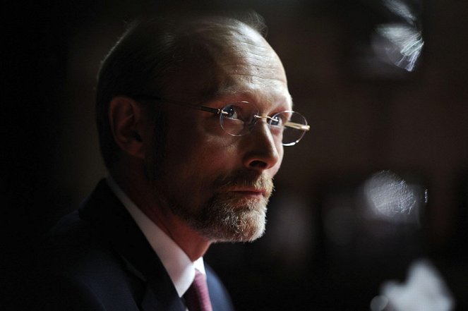 Sherlock - Z filmu - Lars Mikkelsen