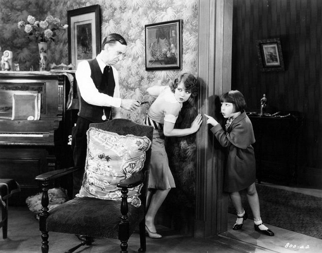 Love Among the Millionaires - Z filmu - Charles Sellon, Clara Bow, Mitzi Green