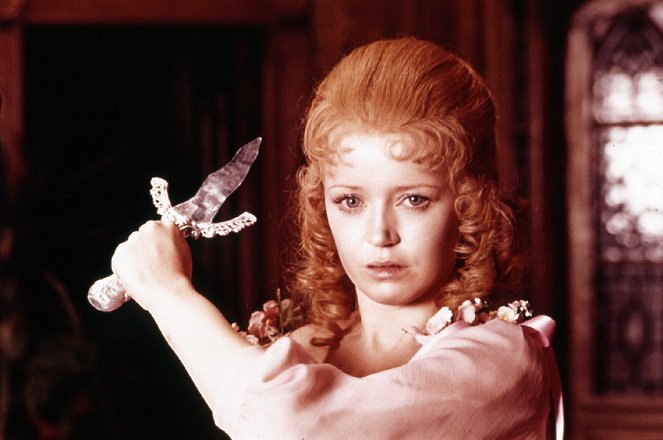 Hands of the Ripper - Z filmu - Angharad Rees