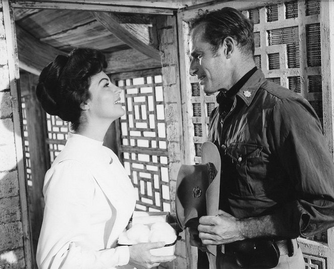 55 dní v Pekingu - Z filmu - Ava Gardner, Charlton Heston