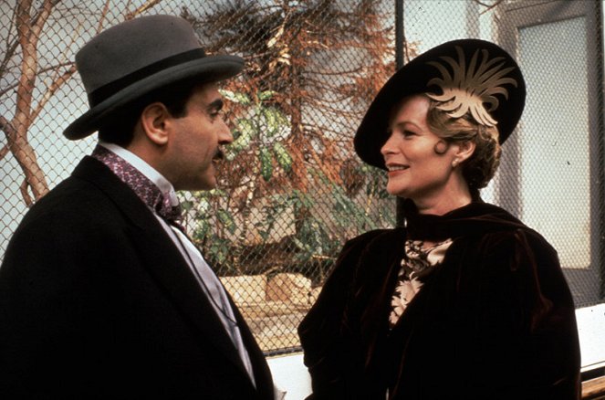 Agatha Christie's Poirot - Podivná loupež - Z filmu - David Suchet, Ciaran Madden