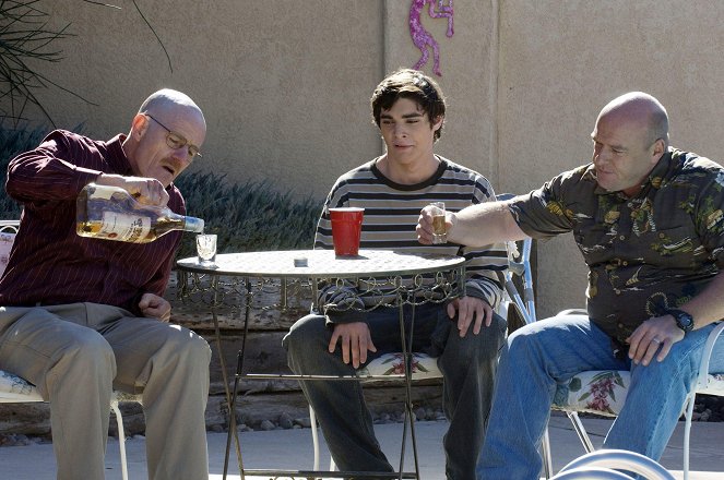 Perníkový táta - Je to za námi - Z filmu - Bryan Cranston, RJ Mitte, Dean Norris