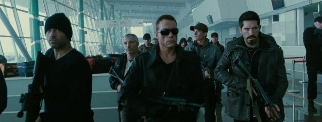 Expendables: Postradatelní 2 - Z filmu - Jean-Claude Van Damme, Scott Adkins