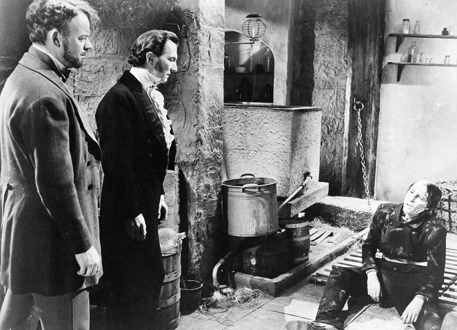Frankensteinova kletba - Z filmu - Robert Urquhart, Peter Cushing, Christopher Lee