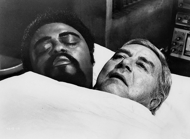 Věc se dvěma hlavami - Z filmu - Roosevelt Grier, Ray Milland