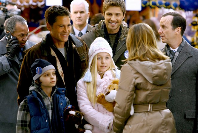 Max Burkholder, Rob Lowe, Justine Dorsey, Eric Winter, Denis O'Hare