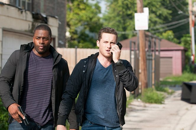 Policie Chicago - Chicken, Dynamite, Chainsaw - Z filmu - Laroyce Hawkins, Jesse Lee Soffer