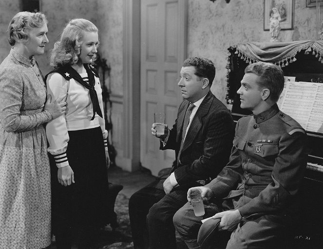 Bouřlivá dvacátá léta - Z filmu - Elisabeth Risdon, Priscilla Lane, Frank McHugh, James Cagney