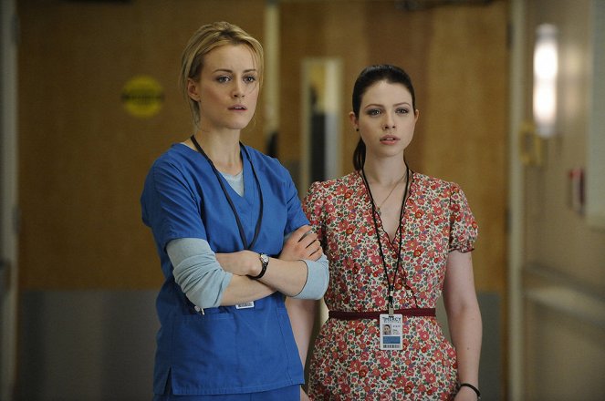 Nemocnice Mercy - Can We Talk About the Gigantic Elephant in the Ambulance? - Z filmu - Taylor Schilling, Michelle Trachtenberg