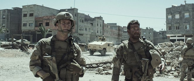 Americký ostreľovač - Z filmu - Jake McDorman, Bradley Cooper
