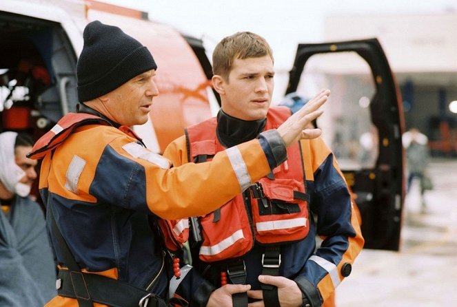 Záchranári - Z nakrúcania - Kevin Costner, Ashton Kutcher