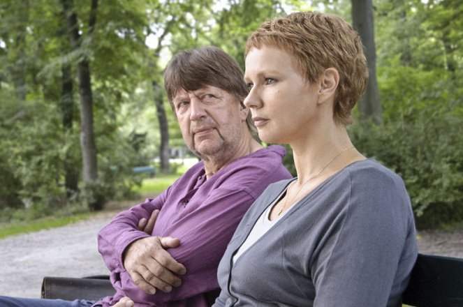 Lena Fauch und die Tochter des Amokläufers - Z filmu - Jörg Gudzuhn, Veronica Ferres