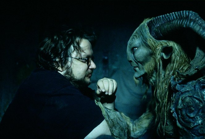 Faunův labyrint - Z natáčení - Guillermo del Toro, Doug Jones