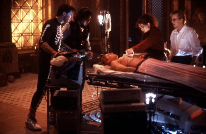 Hráči se smrtí - Z filmu - Kevin Bacon, Julia Roberts, Kiefer Sutherland