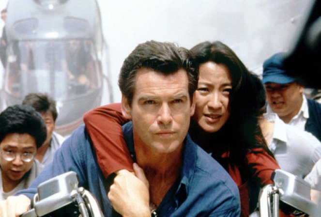 Zítřek nikdy neumírá - Z filmu - Pierce Brosnan, Michelle Yeoh