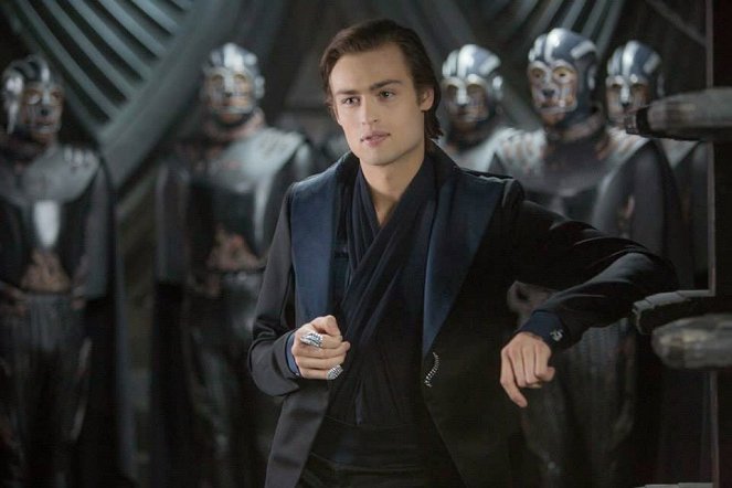 Jupiter vychází - Z filmu - Douglas Booth