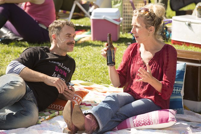 Murray Bartlett, Lauren Weedman