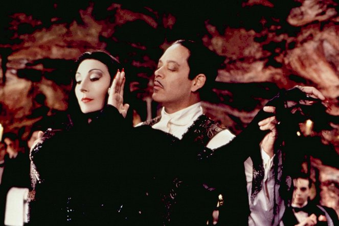 Addamsova rodina 2 - Z filmu - Anjelica Huston, Raul Julia