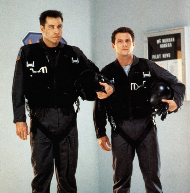 Operace: Zlomený šíp - Z filmu - John Travolta, Christian Slater