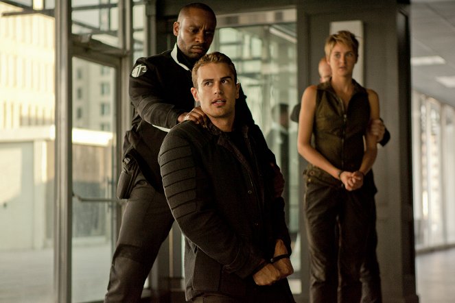 Rezistence - Z filmu - Theo James, Shailene Woodley