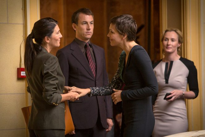 Ctihodná žena - Z filmu - Eve Best, Tobias Menzies, Maggie Gyllenhaal, Genevieve O'Reilly