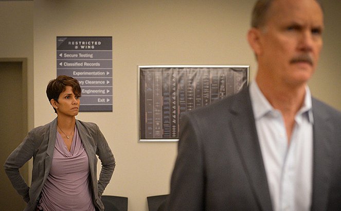 Extant - A New World - Photos - Halle Berry, Michael O'Neill