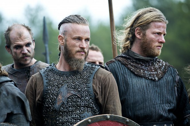Vikingové - Série 2 - Válka bratrů - Z filmu - Gustaf Skarsgård, Travis Fimmel, Jefferson Hall