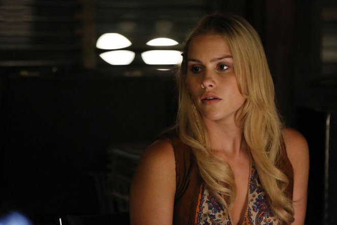 Aquarius - Everybody's Been Burned - Z filmu - Claire Holt