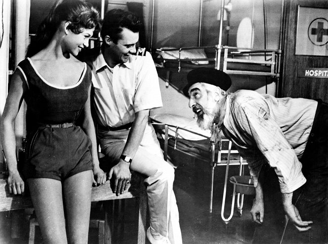Doktor na moři - Z filmu - Brigitte Bardot, Dirk Bogarde
