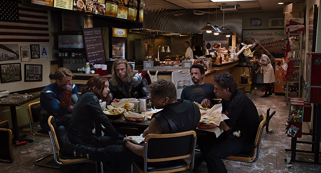 Avengers - Z filmu - Chris Evans, Scarlett Johansson, Chris Hemsworth, Jeremy Renner, Robert Downey Jr., Mark Ruffalo