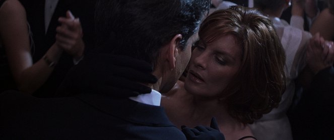 Aféra Thomase Crowna - Z filmu - Rene Russo